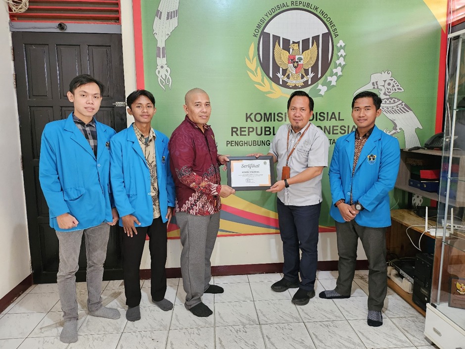 Penarikan Atau Penjemputan Mahasiswa Fakultas Syari’ah IAIN Pontianak Dalam Kegiatan Praktik Kerja Kemahiran Hukum dan Peradilan (PKKHP) di Penghubung Komisi Yudisial Wilayah Kalimantan Barat